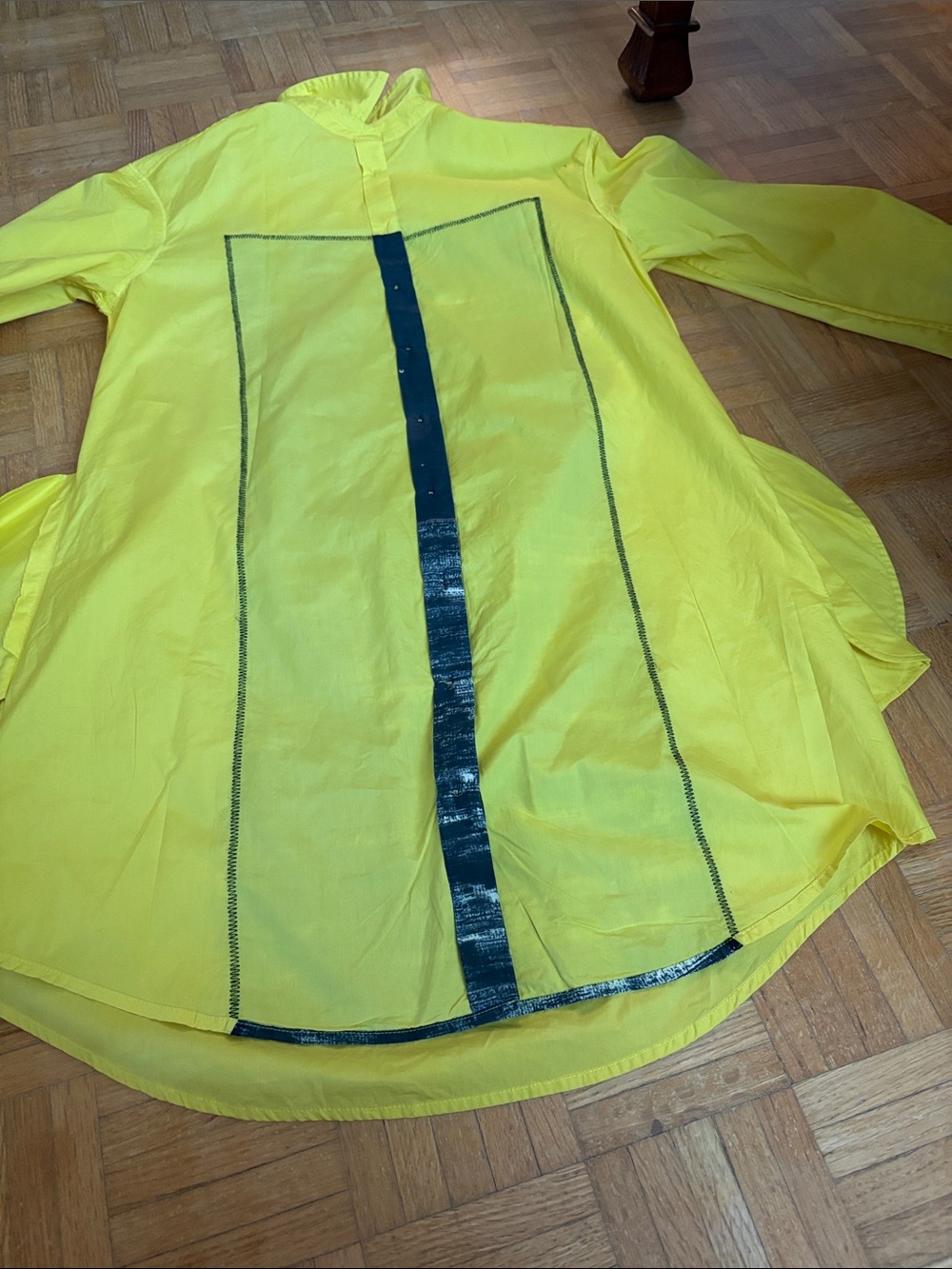 Marc Jacobs Yellow Button-Front Shirt Dress with Black Printed Panel - Picture 6 of 12